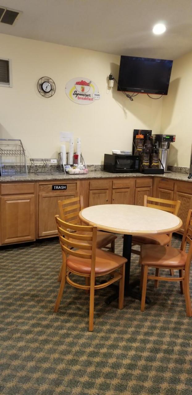 Hotel Super 8 By Wyndham East Stroudsburg - Poconos Esterno foto